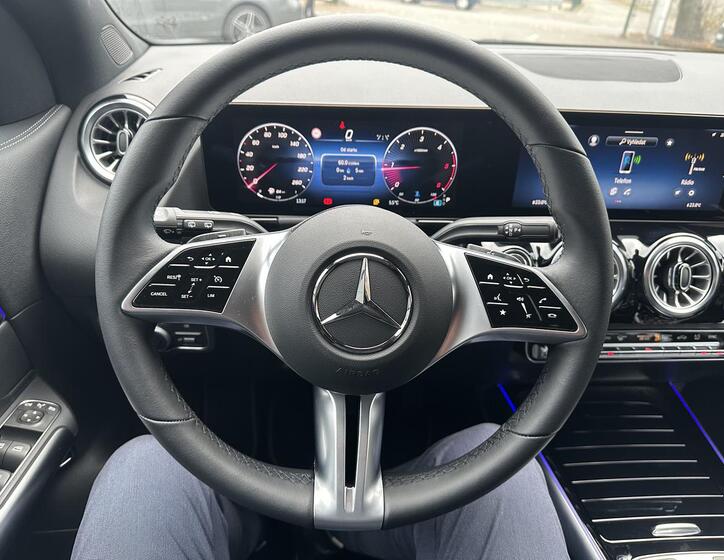 Mercedes-Benz GLA 10