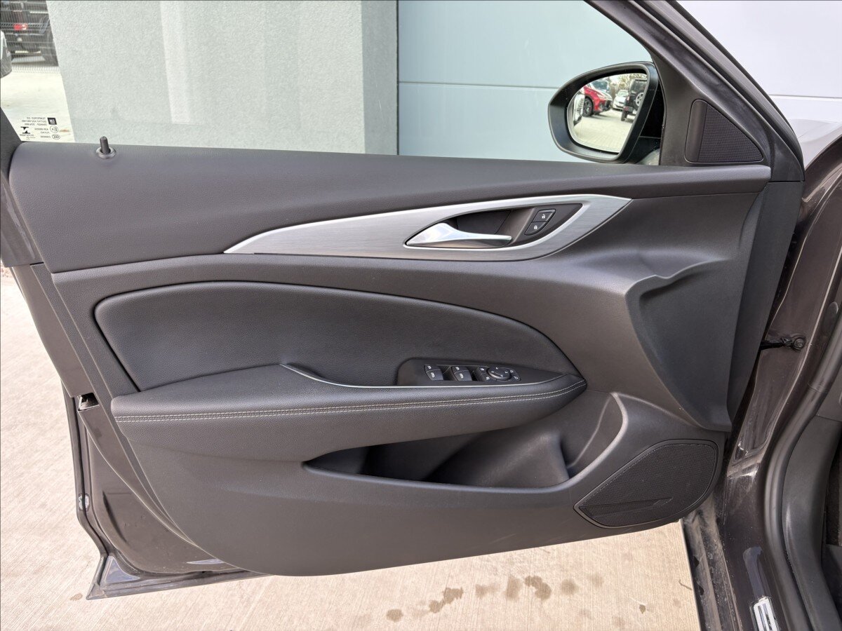 Opel Insignia Hatchback 2,0 l 128 kw