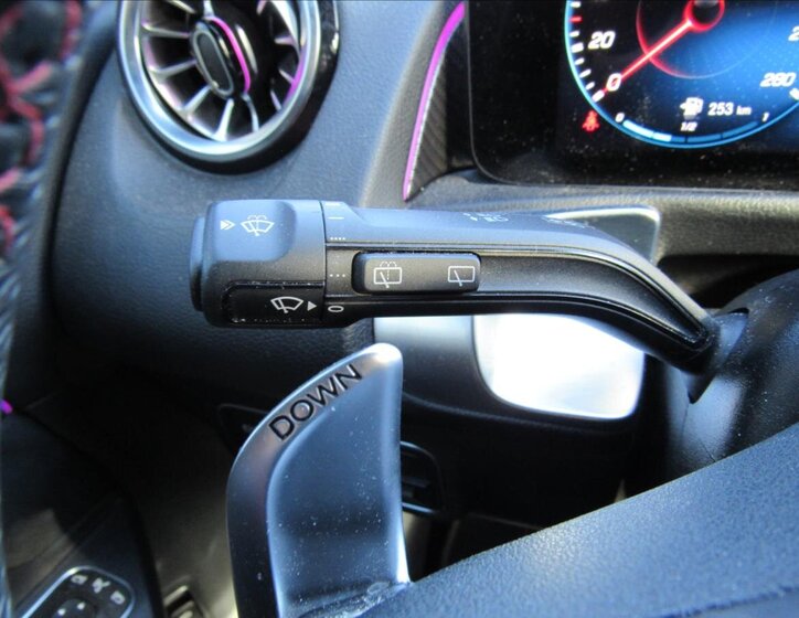 Mercedes-Benz GLB Kombi 2,0 l 225 kw