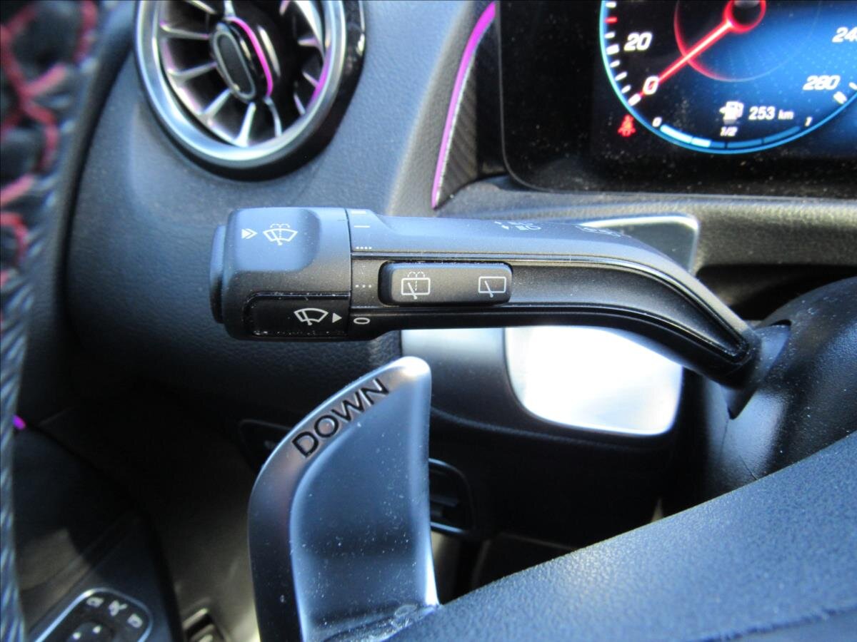 Mercedes-Benz GLB Kombi 2,0 l 225 kw