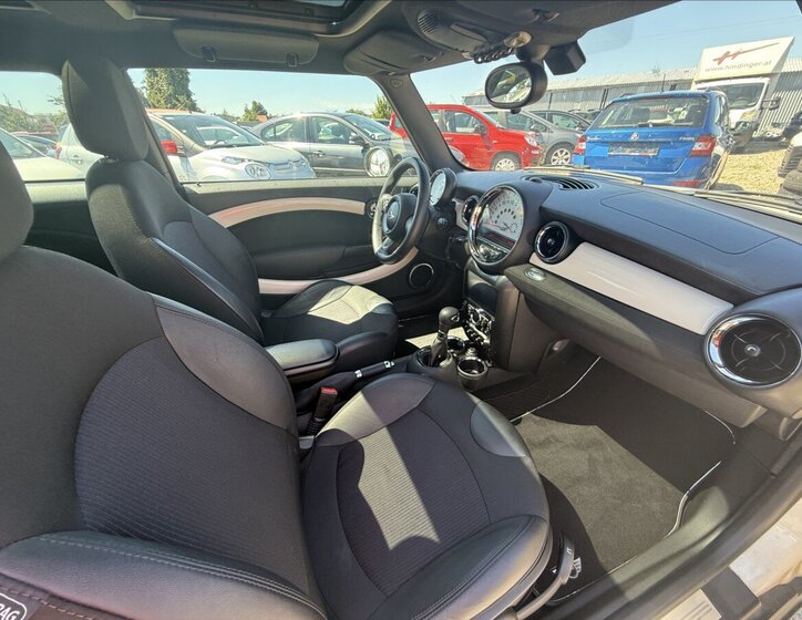 Mini Cooper Hatchback 1,6 l 90 kw