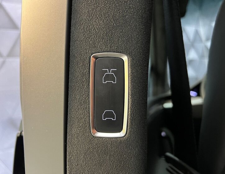 Tesla Model X SUV / Terénní 0,0 493 kw