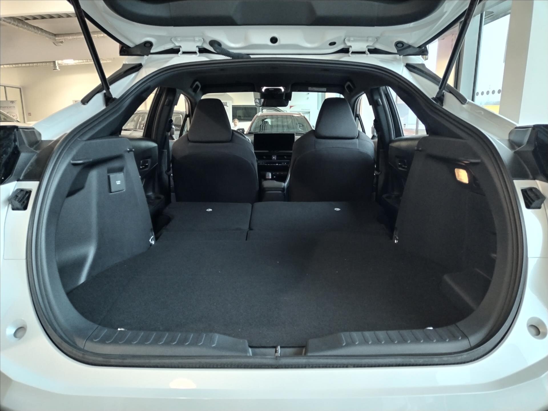 Toyota C-HR CUV / Crossover 0,0 162 kw