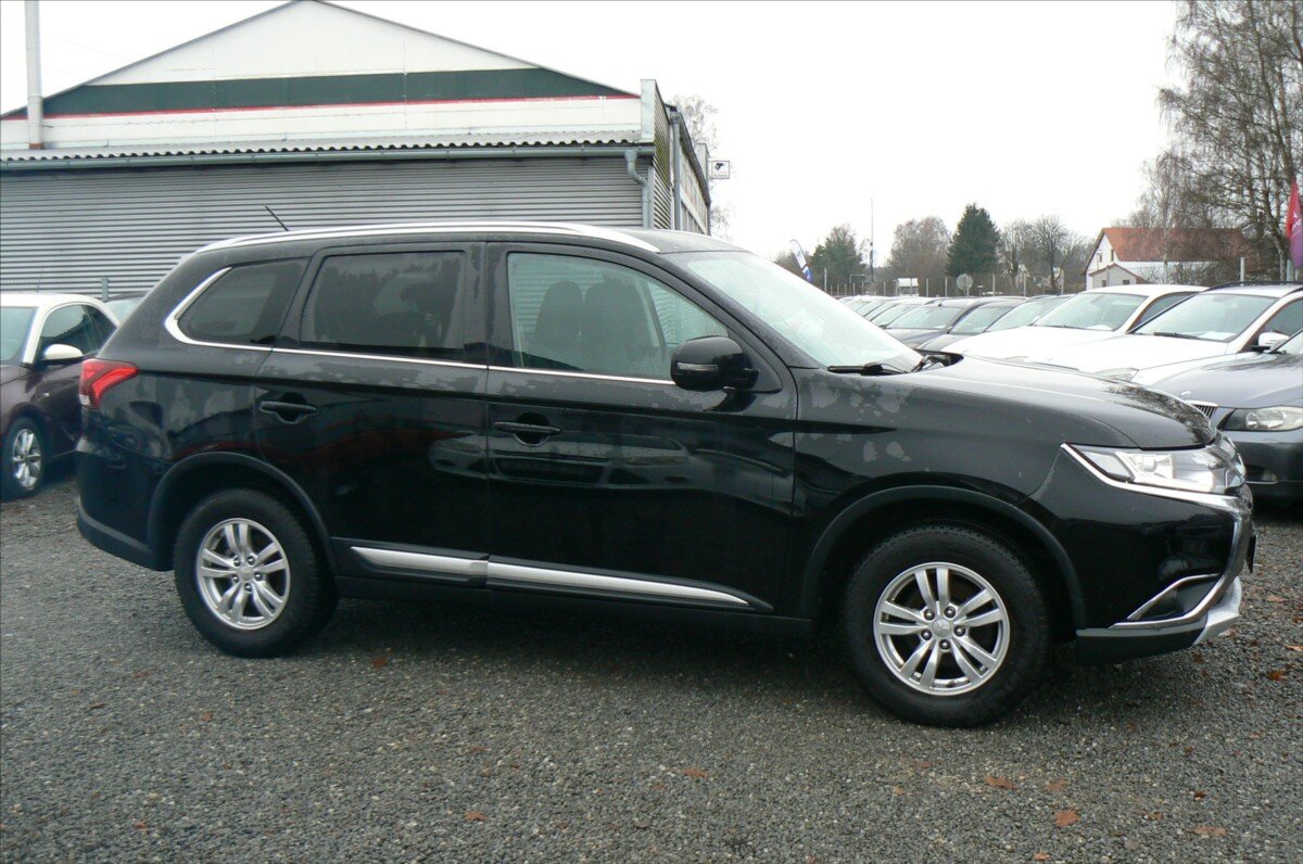 Mitsubishi Outlander SUV / Terénní 2,3 l 110 kw