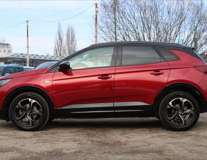 Opel Grandland SUV 1,2 l 96 kw