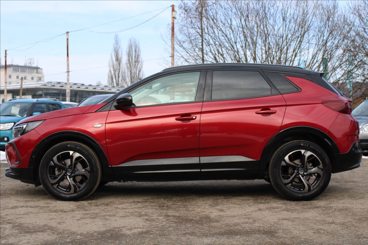 Opel Grandland SUV 1,2 l 96 kw