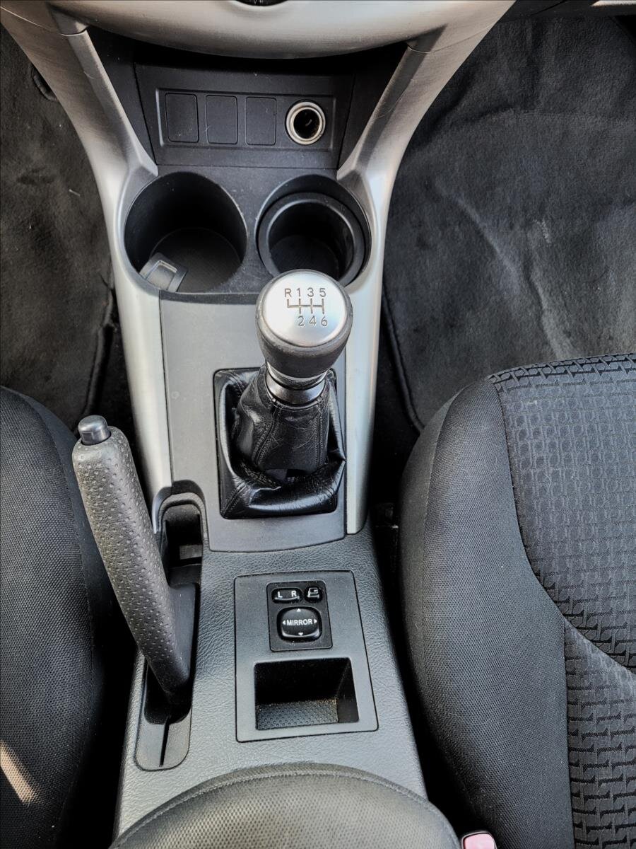 Toyota RAV4 SUV / Terénní 2,2 l 100 kw