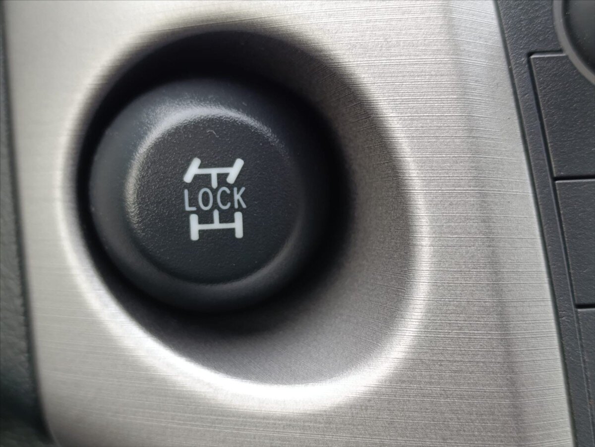 Toyota RAV4 SUV / Terénní 2,2 l 100 kw