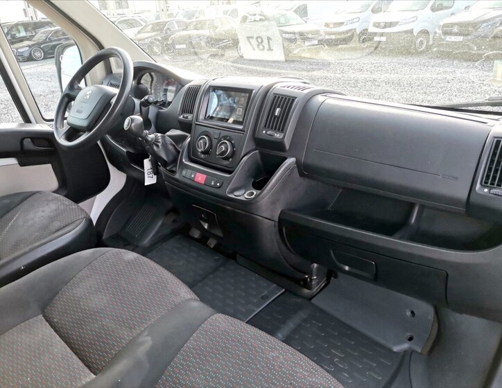 Peugeot Boxer 8