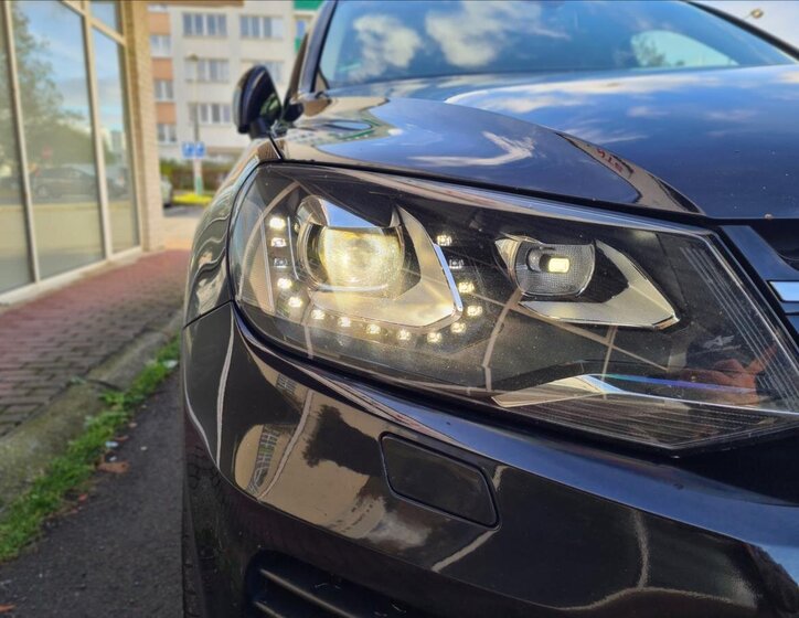 Volkswagen Touareg SUV 4,1 l 250 kw