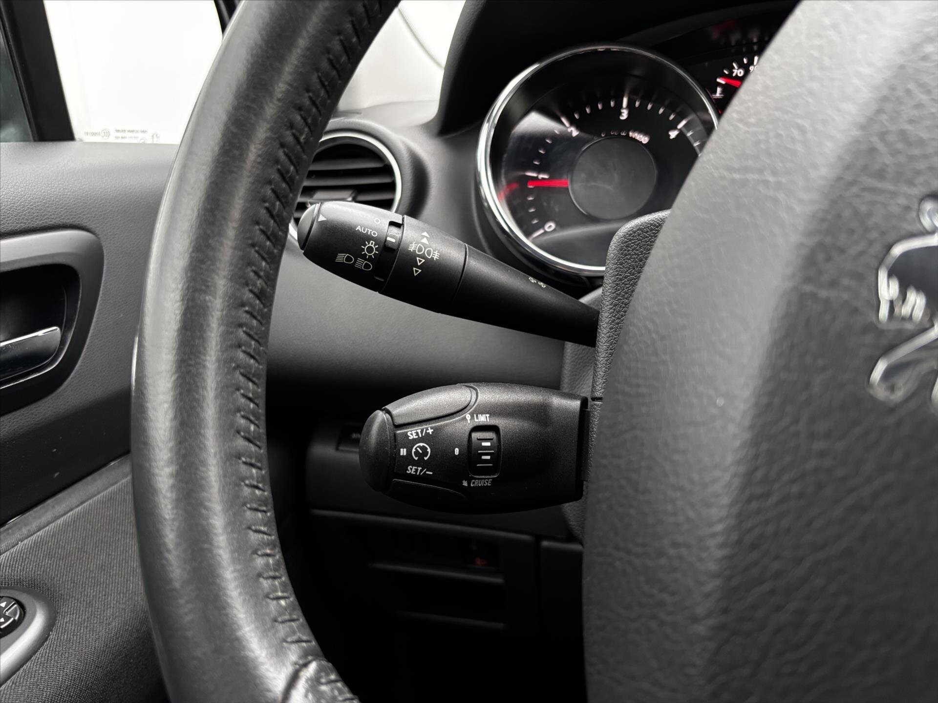 Peugeot 5008 MPV 2,0 l 120 kw