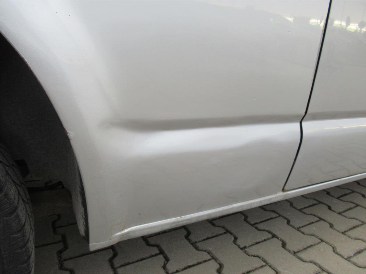 Volkswagen Caravelle MPV 2,5 l 96 kw