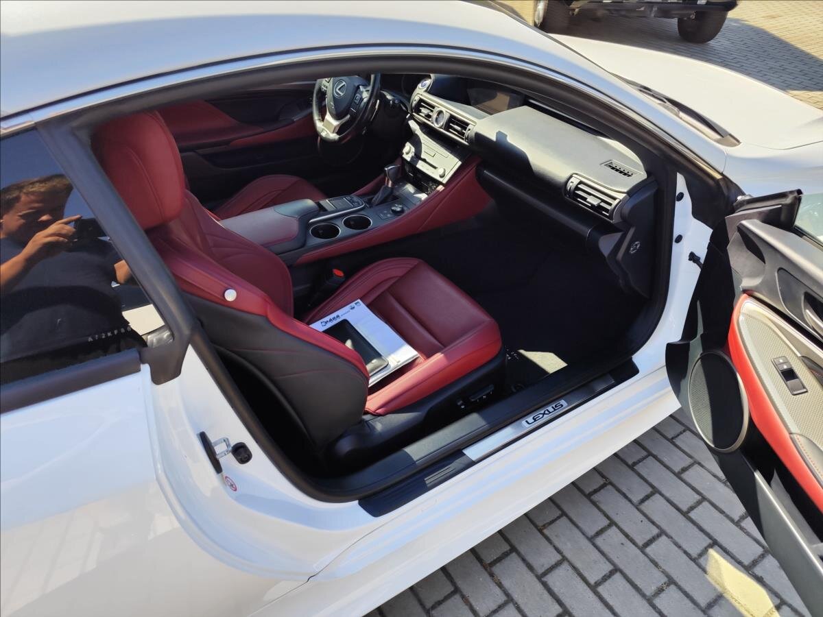 Lexus RC 300h Kupé 2,5 l 133 kw