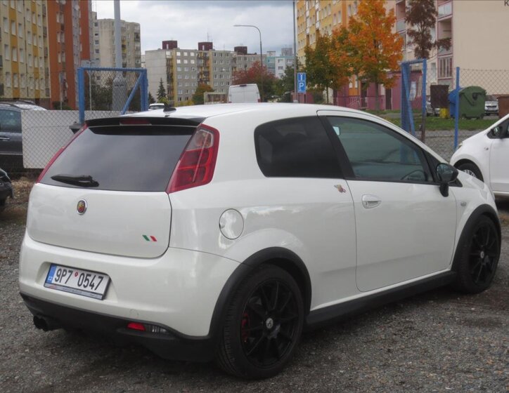 Fiat Grande Punto Hatchback 1,4 l 139 kw