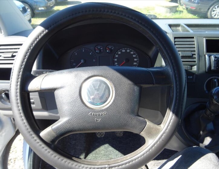 Volkswagen Caravelle MPV 2,5 l 96 kw