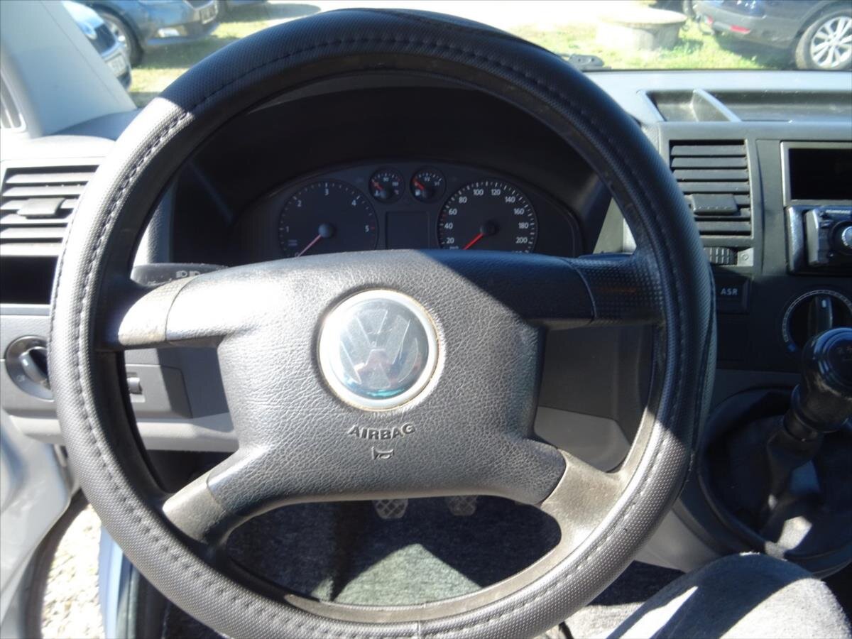 Volkswagen Caravelle MPV 2,5 l 96 kw