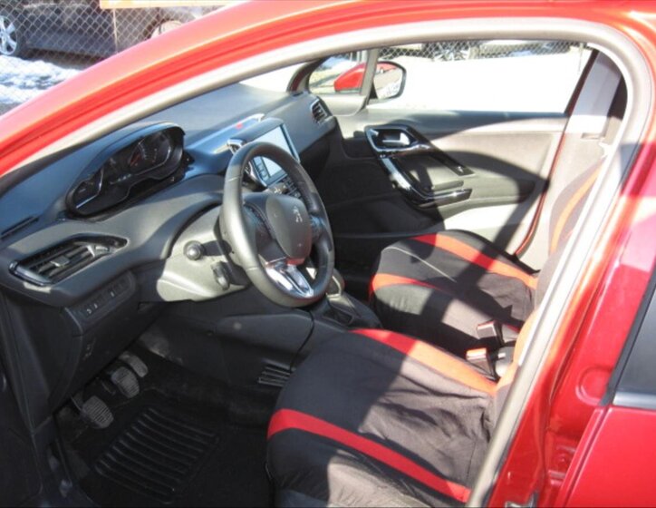 Peugeot 208 Hatchback 999,0 50 kw