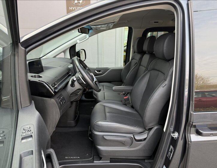 Hyundai Staria 7
