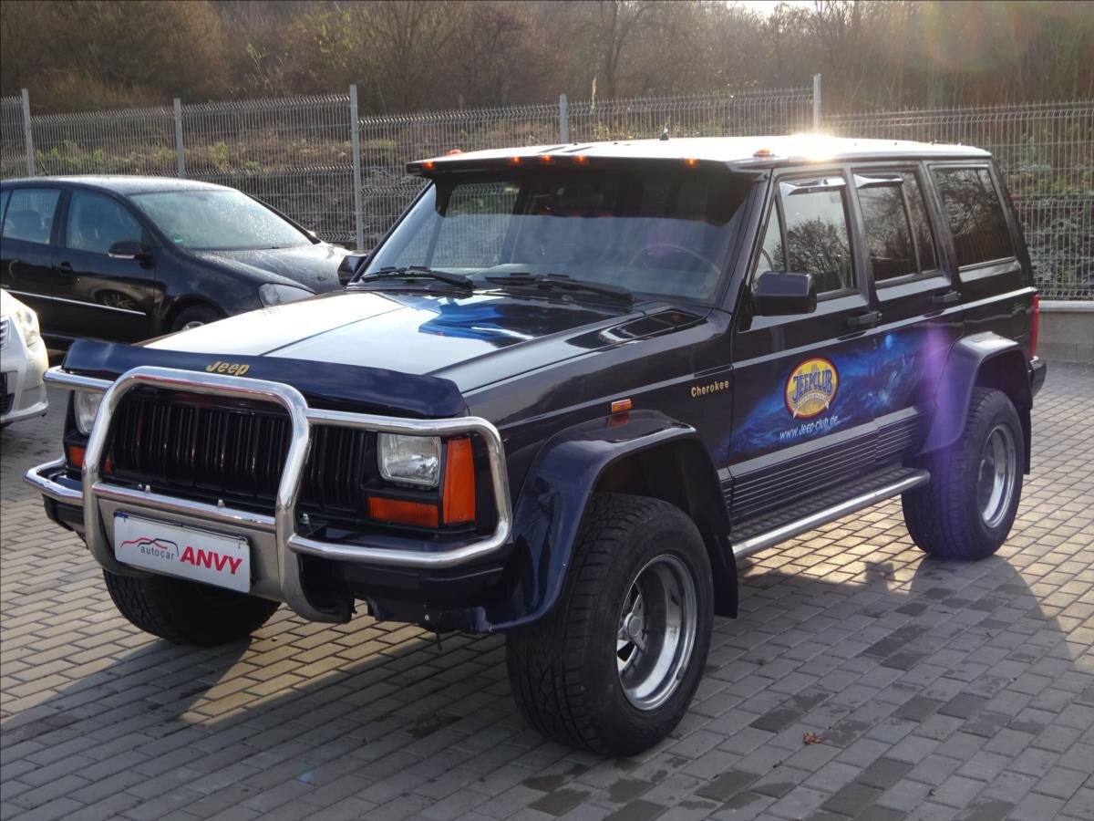 Jeep Cherokee SUV / Terénní 4,0 l 136 kw