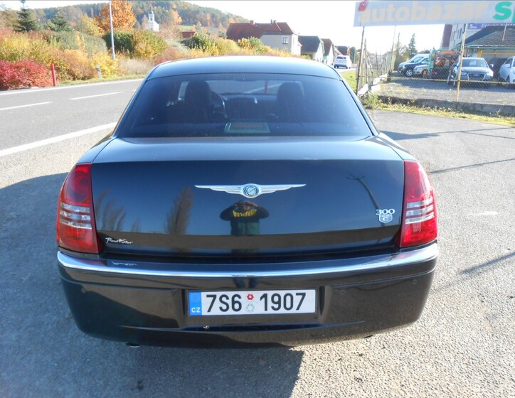 Chrysler 300C 8