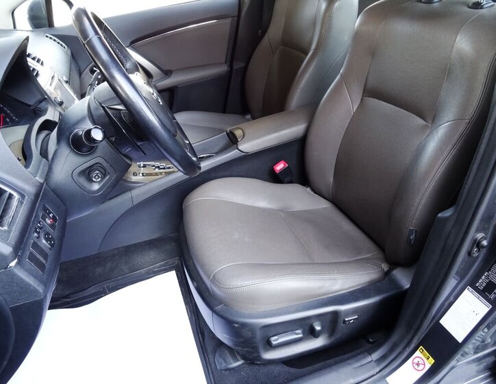 Toyota Avensis Sedan / Limuzína 2,0 l 112 kw