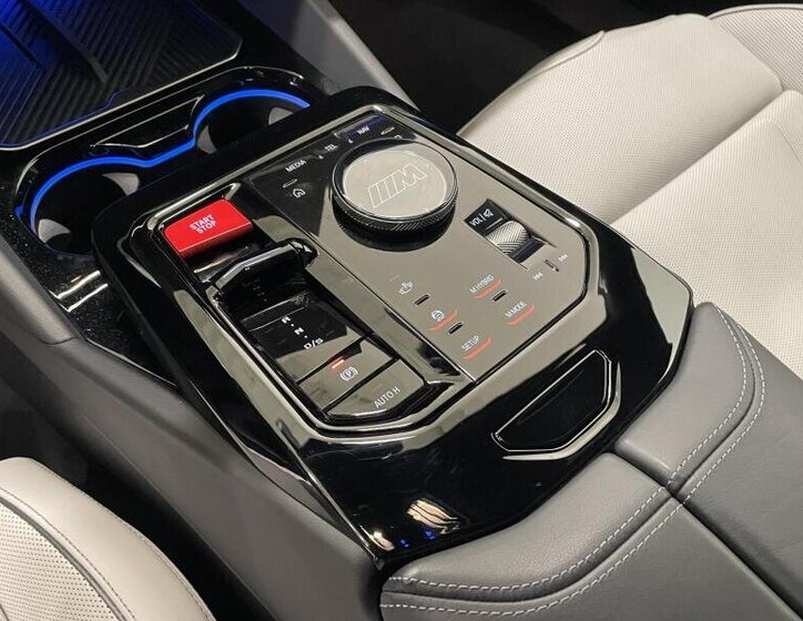 BMW M5 Sedan / Limuzína 4,4 l 430 kw