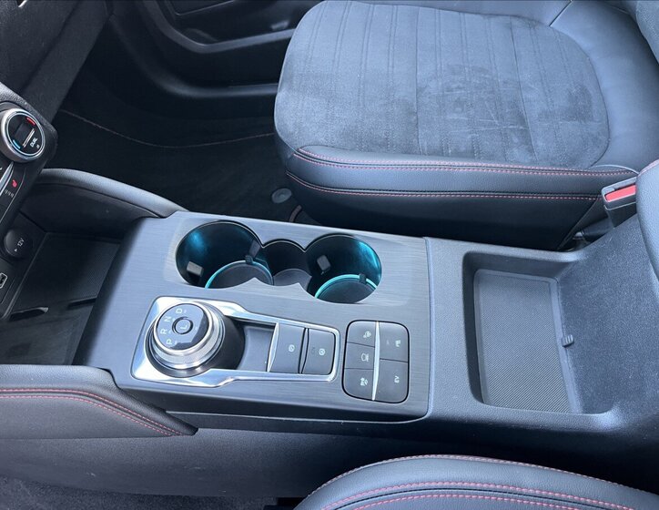 Ford Kuga SUV / Terénní 2,5 l 165 kw