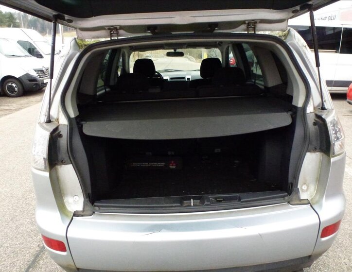 Mitsubishi Outlander SUV / Terénní 2,0 l 103 kw