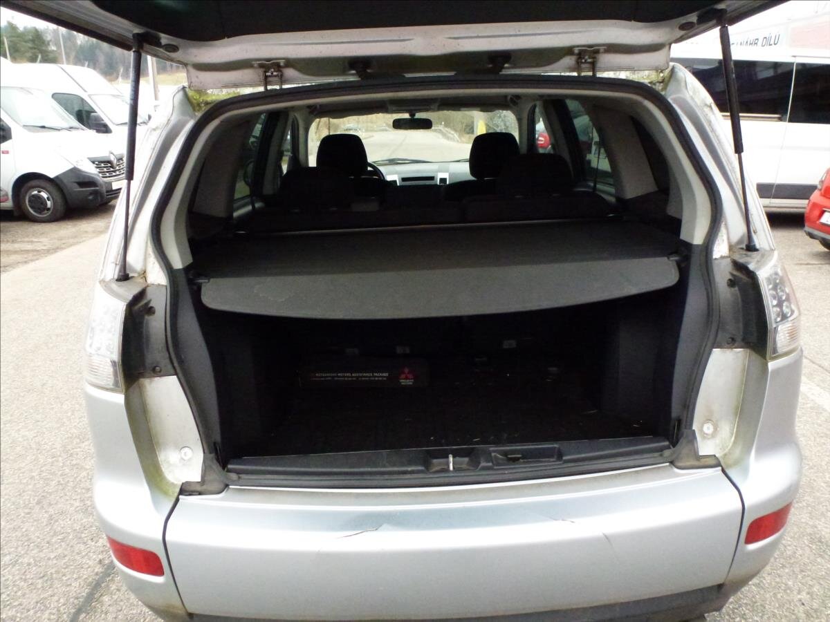 Mitsubishi Outlander SUV / Terénní 2,0 l 103 kw