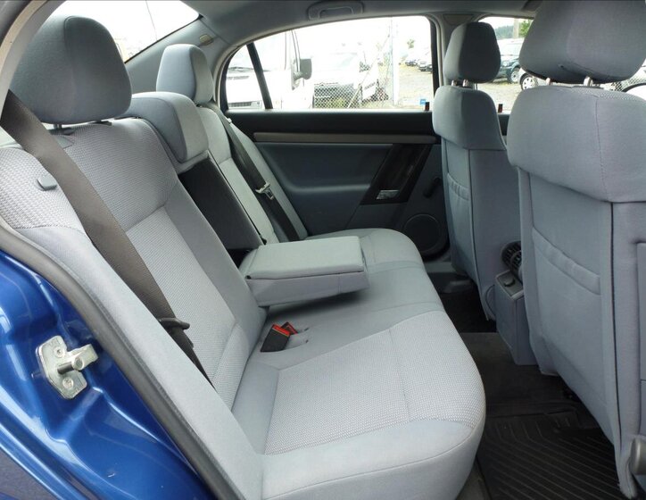 Opel Vectra Sedan / Limuzína 1,8 l 90 kw