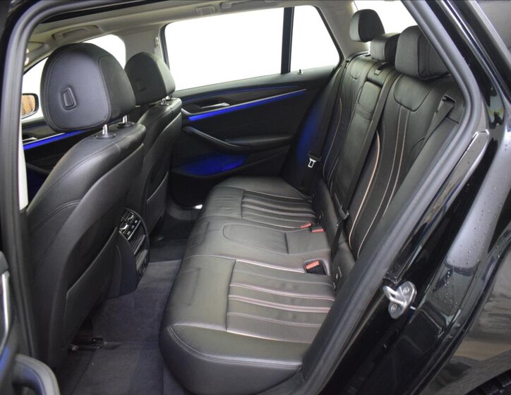 BMW Řada 5 Kombi 3,0 l 195 kw