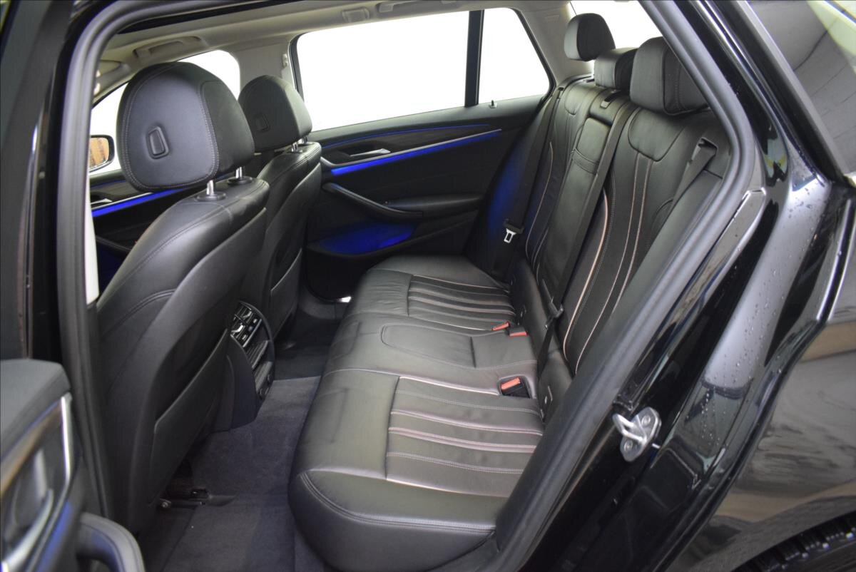 BMW Řada 5 Kombi 3,0 l 195 kw