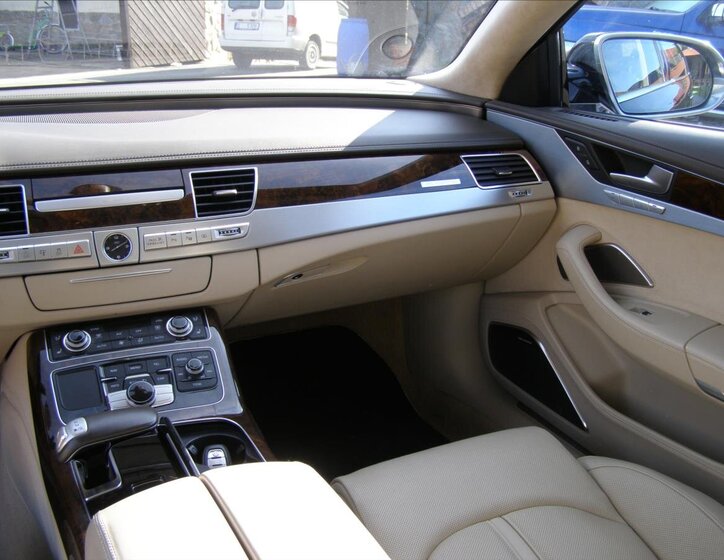 Audi A8 Sedan 6,3 l 368 kw