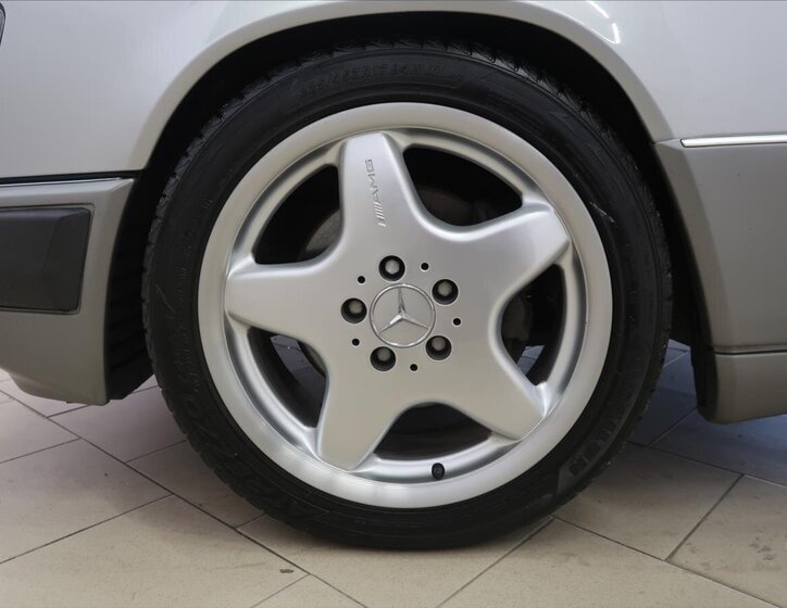 Mercedes-Benz 124 Kupé 3,0 l 162 kw