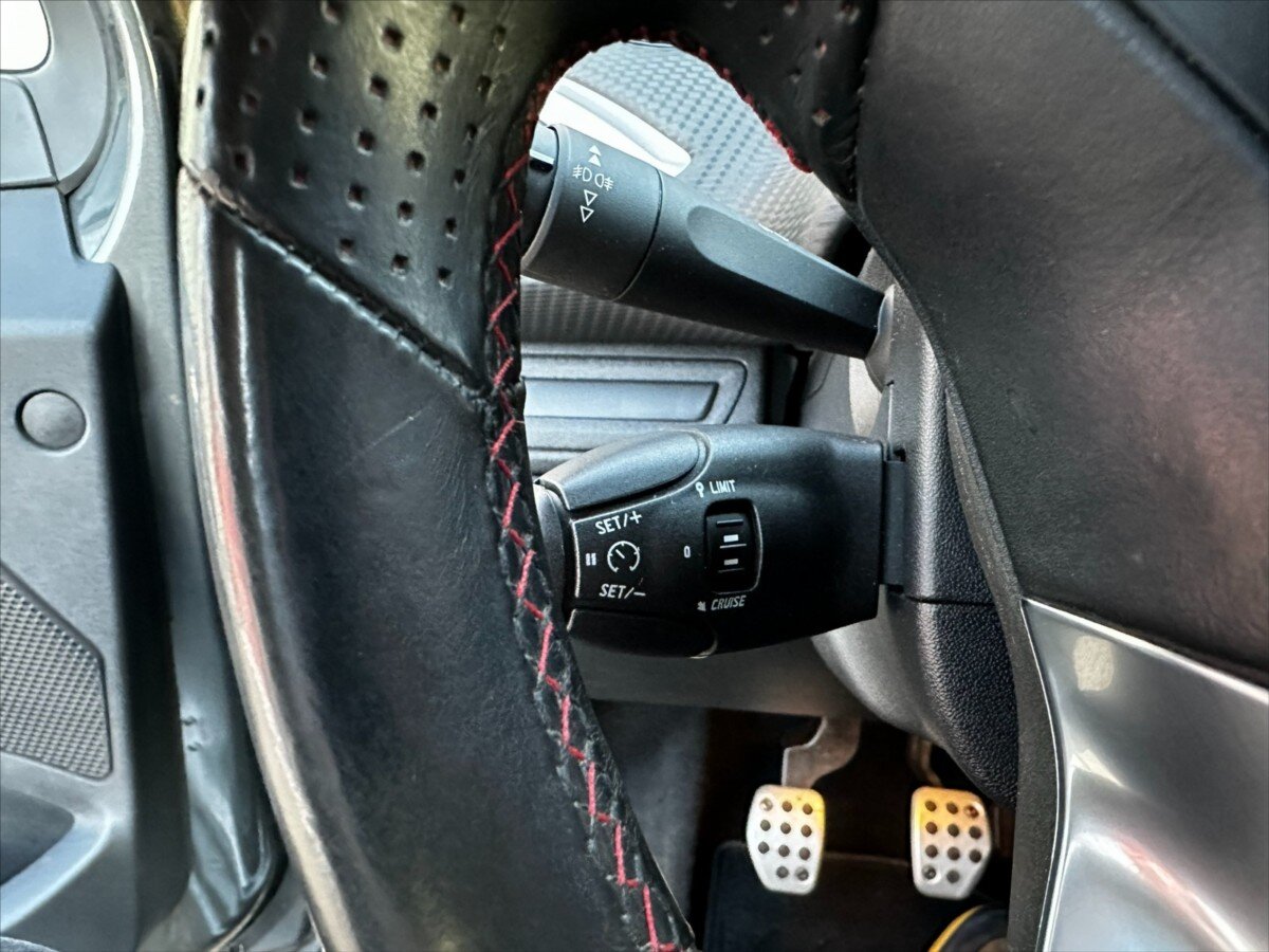 Peugeot 208 Hatchback 1,2 l 81 kw