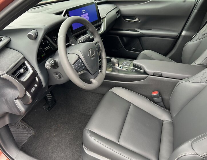 Lexus UX 300h SUV / Terénní 2,0 l 135 kw