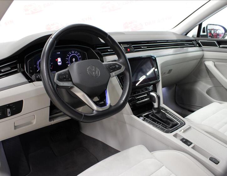 Volkswagen Passat 10