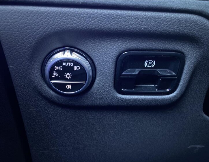 Mercedes-Benz EQE 17