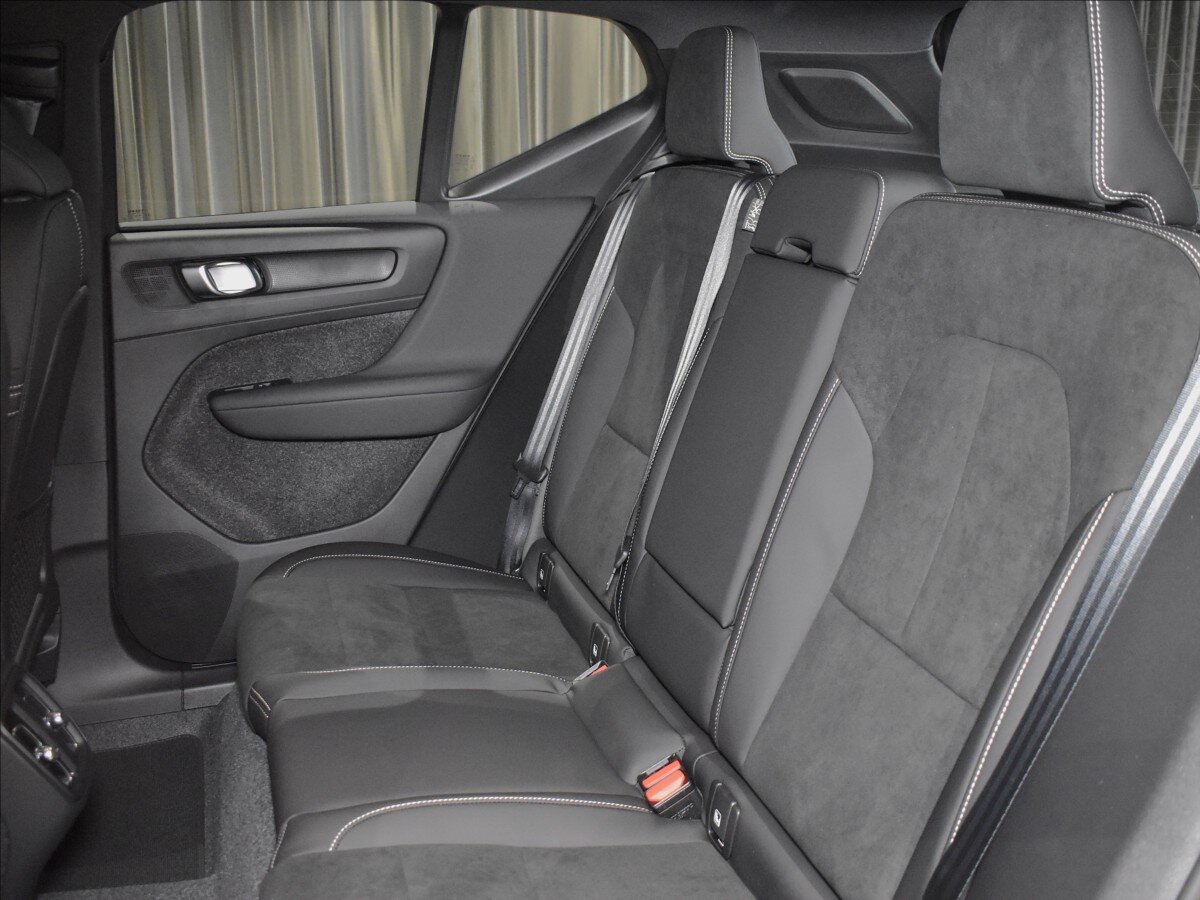 Volvo XC40 SUV / Terénní 2,0 l 145 kw