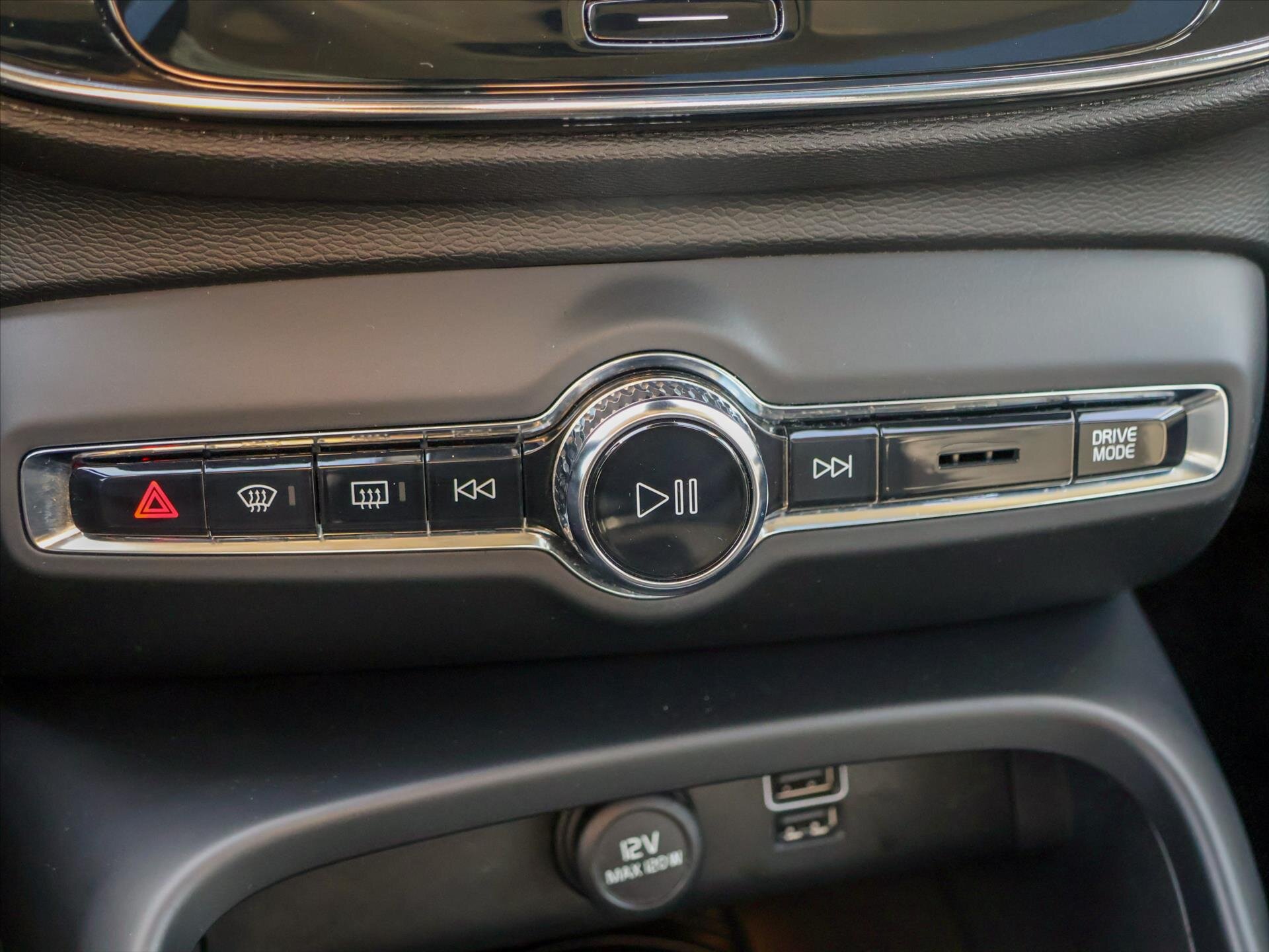 Volvo XC40 SUV / Terénní 2,0 l 140 kw