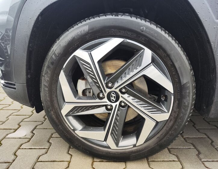 Hyundai Tucson SUV 1,6 l 195 kw