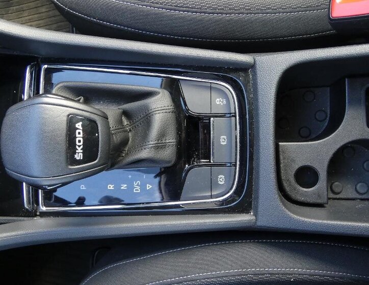 Škoda Karoq SUV / Terénní 1,5 l 110 kw