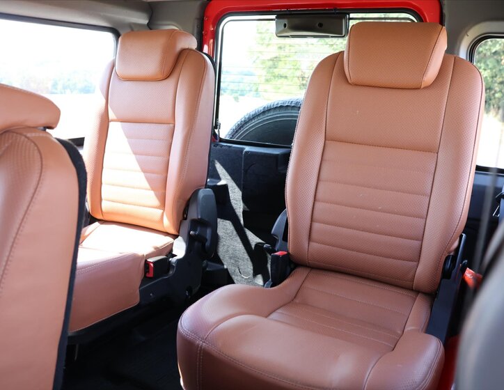 Land Rover Defender SUV / Terénní 2,4 l 90 kw