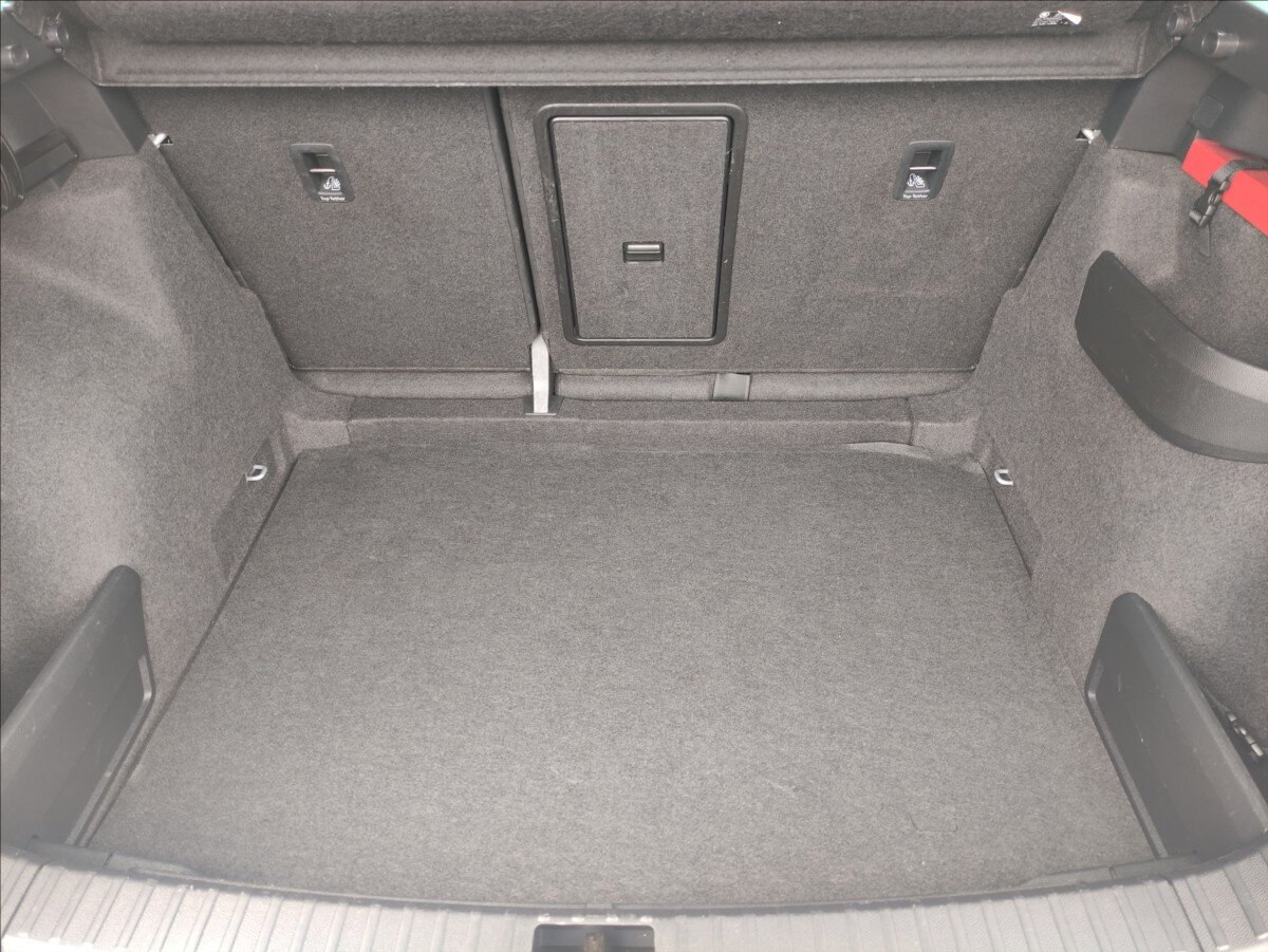 Škoda Karoq SUV / Terénní 1,5 l 110 kw