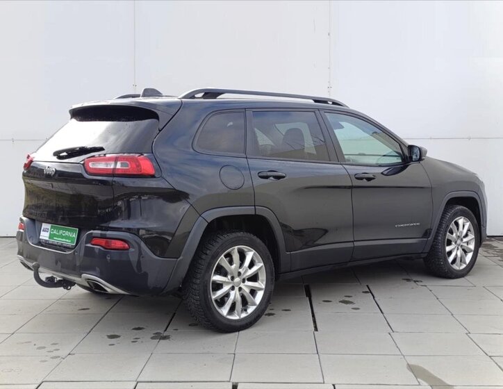 Jeep Cherokee SUV 3,2 l 200 kw