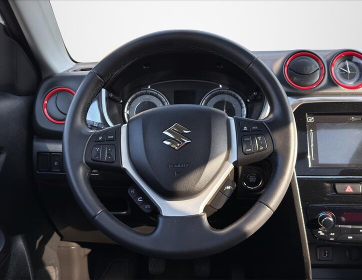 Suzuki Vitara SUV / Terénní 1,4 l 103 kw