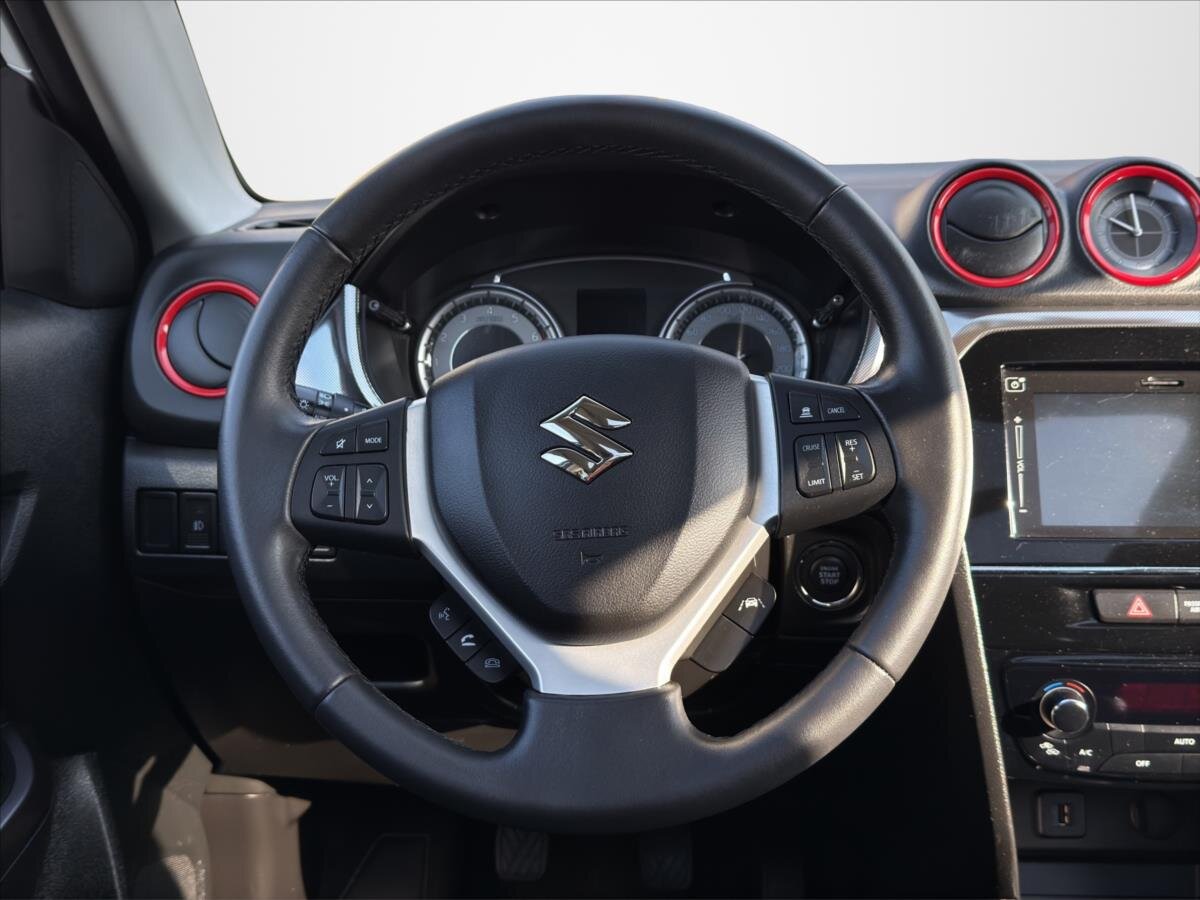 Suzuki Vitara SUV / Terénní 1,4 l 103 kw