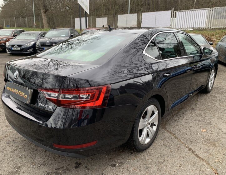 Škoda Superb Sedan / Limuzína 1,5 l 110 kw