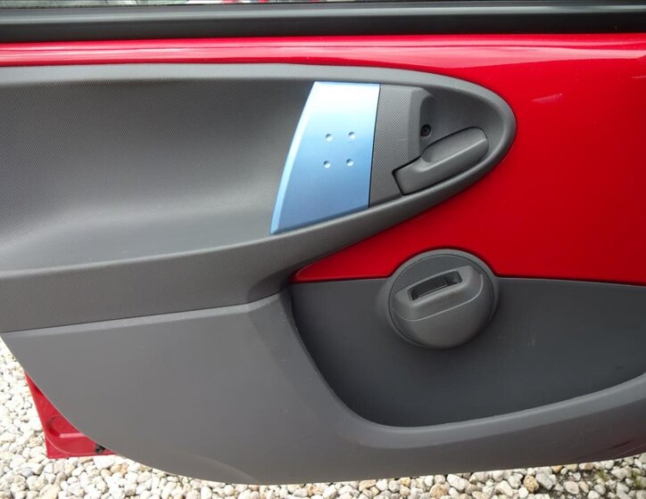 Peugeot 107 Hatchback 998,0 50 kw