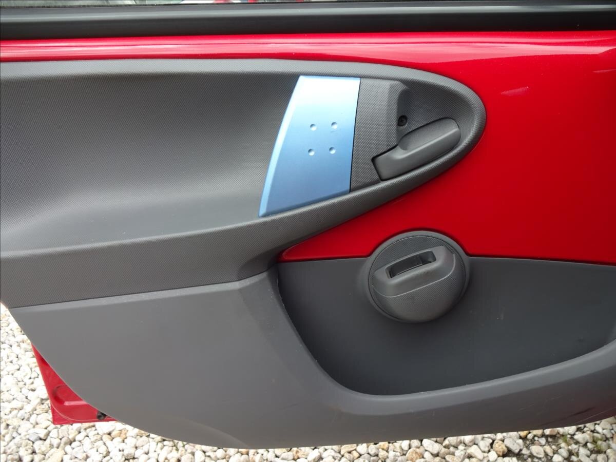 Peugeot 107 Hatchback 998,0 50 kw